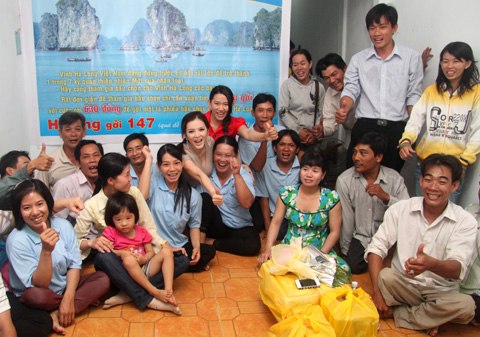 Image result for Đại sứ Du lịch Việt Nam đã có chuyến từ thiện tại trung tâm tạo việc làm cho người khuyết tật Cần Thơ