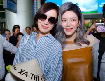 Ly Nha Ky - Charmaine Sheh gave each other warm hugs of reunion